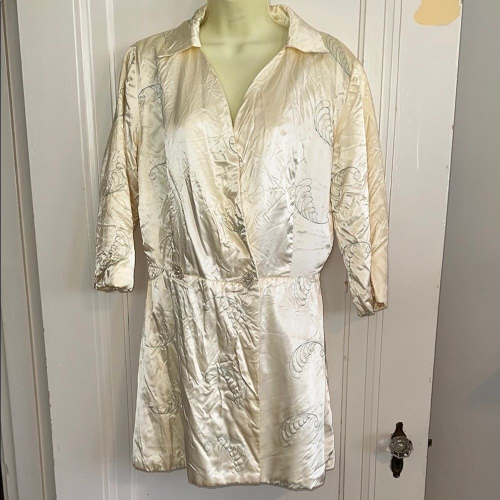 Vtg 60s Lounge Craft cream/ivory satin quilted shortie robe with 3/4‎ sleeves